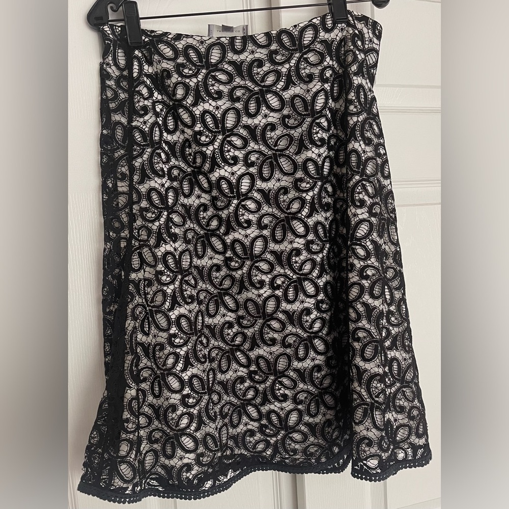 Ann Taylor Black & White Overlay Skirt Size 10 Lace Detail Midi Party Cruise